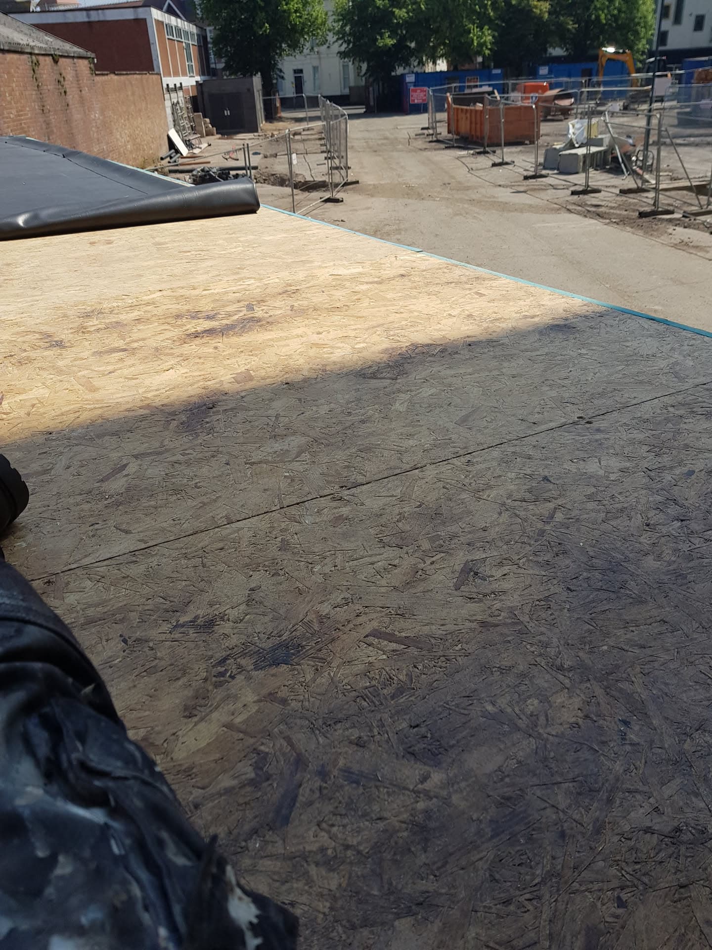 Flat roof with OSB boarding and EPDM rubber membrane being installed