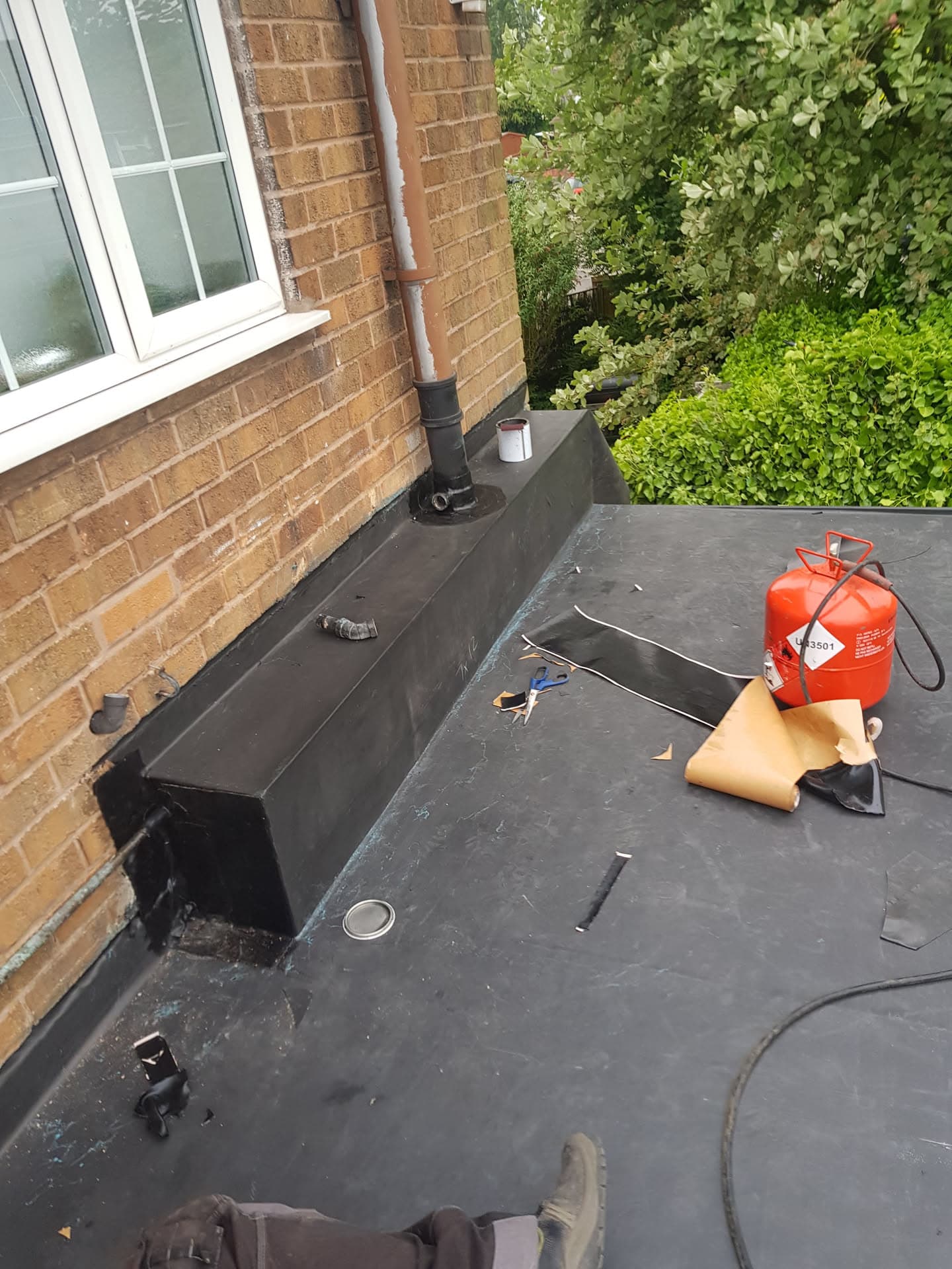 Flat roof with EPDM rubber membrane and soil pipe flashing detail